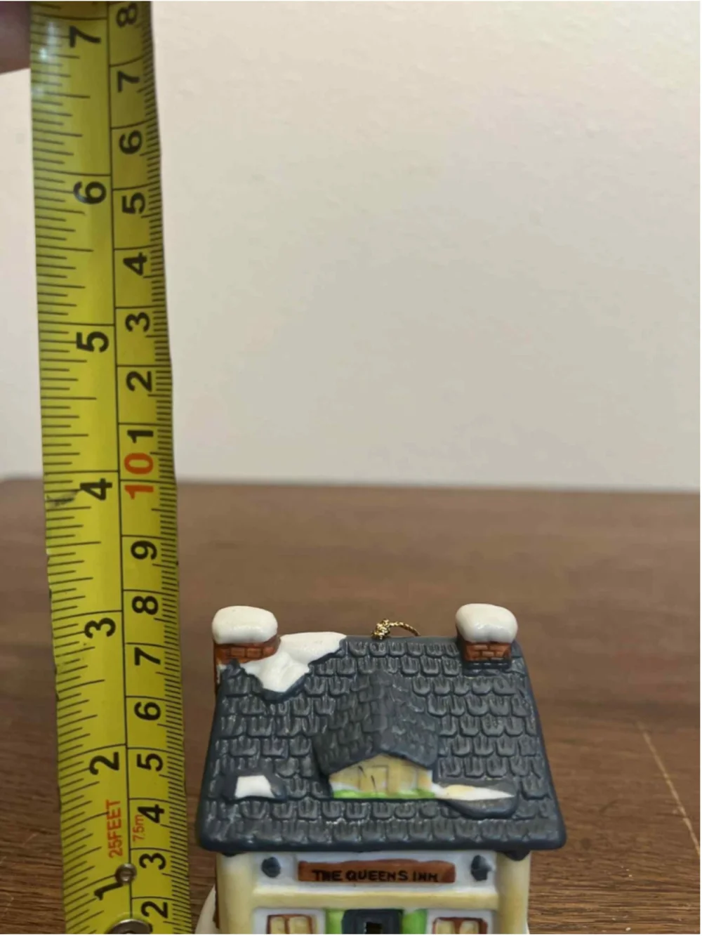 Readers Digest The Queen’s Inn ceramic bell ornament house Shaped miniature